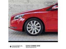 VOLVO - V40 - 2015/2015 - Vermelha - R$ 76.000,00