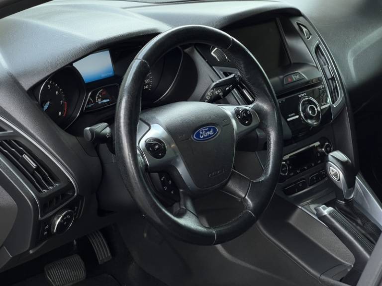 FORD - FOCUS - 2015/2015 - Branca - R$ 64.000,00