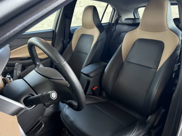 CHEVROLET - ONIX - 2023/2024 - Prata - R$ 97.000,00