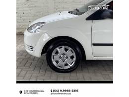 FORD - FIESTA - 2005/2005 - Branca - R$ 28.000,00