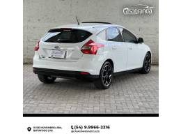 FORD - FOCUS - 2015/2015 - Branca - R$ 64.000,00
