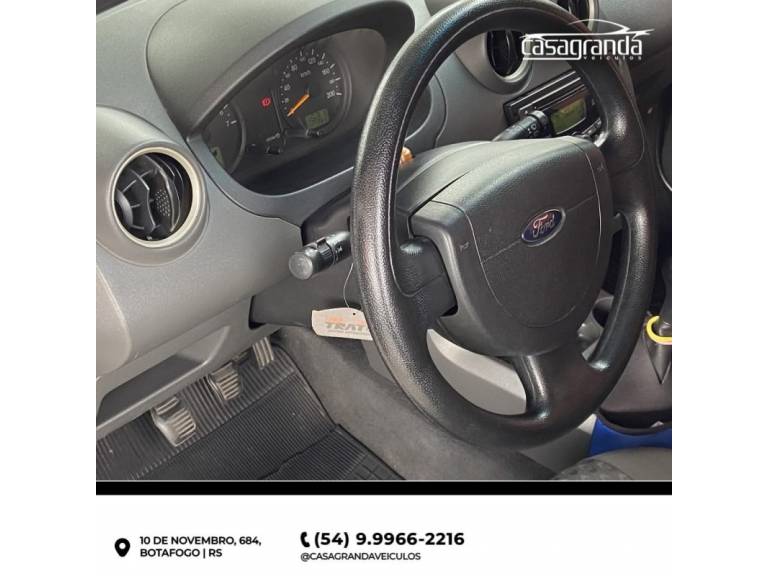 FORD - FIESTA - 2005/2005 - Branca - R$ 28.000,00