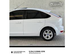 FORD - FOCUS - 2013/2013 - Branca - R$ 58.000,00