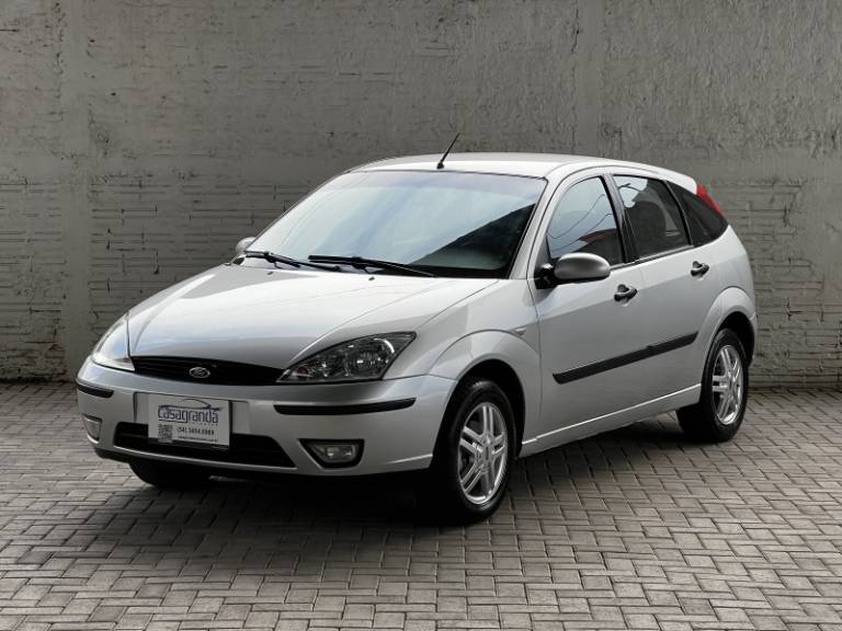 FORD - FOCUS - 2004/2003 - Prata - R$ 25.000,00