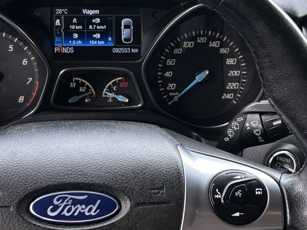 FORD - FOCUS - 2015/2015 - Branca - R$ 64.000,00