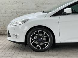 FORD - FOCUS - 2015/2015 - Branca - R$ 64.000,00