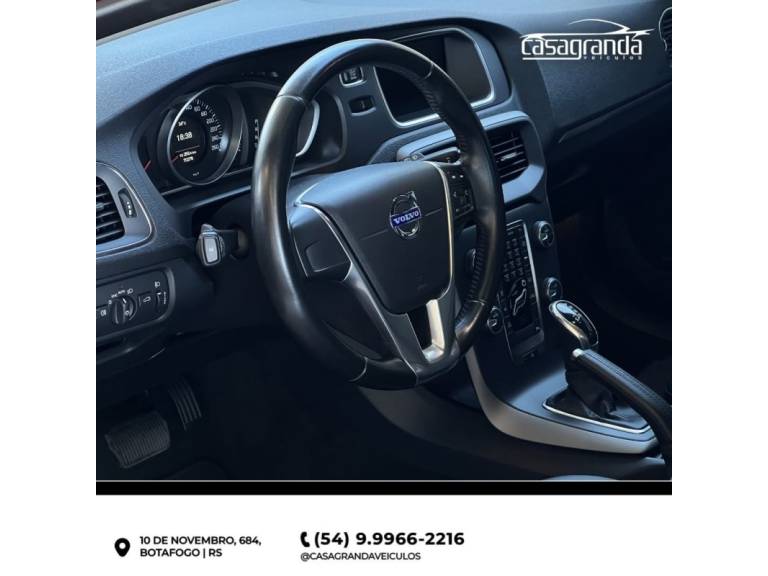 VOLVO - V40 - 2015/2015 - Vermelha - R$ 76.000,00