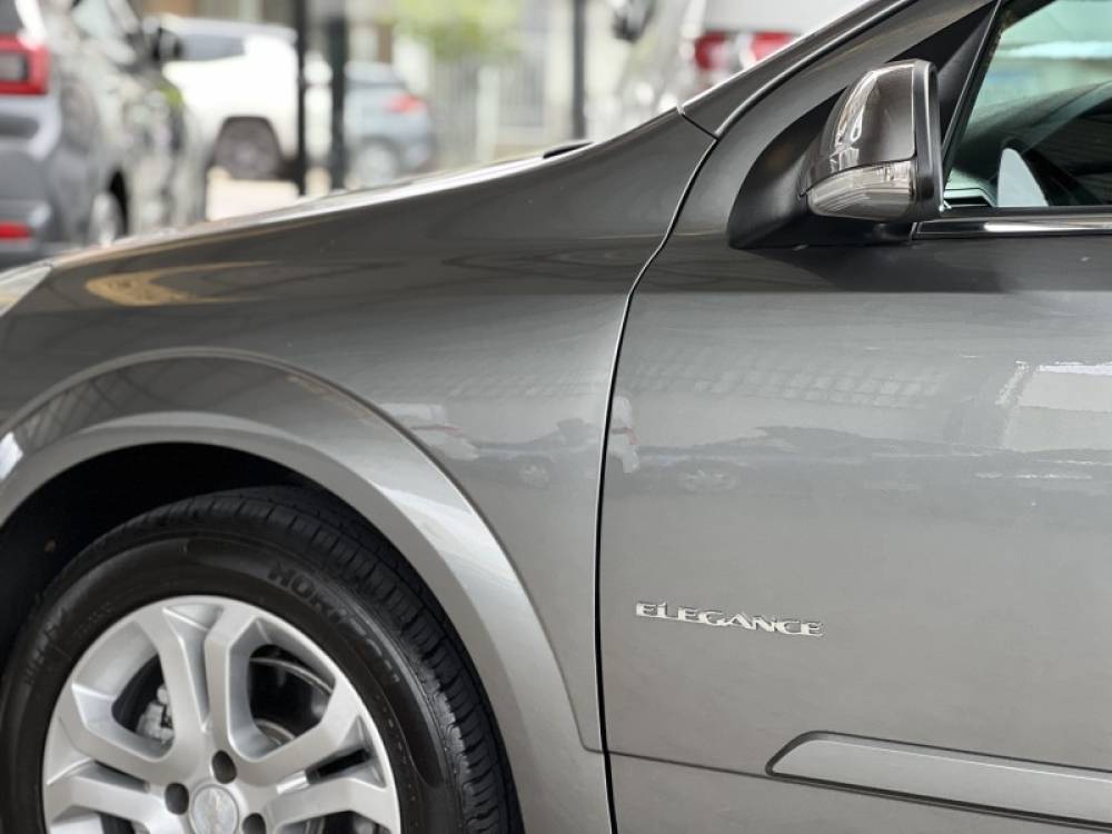 CHEVROLET - VECTRA - 2010/2011 - Cinza - R$ 46.000,00