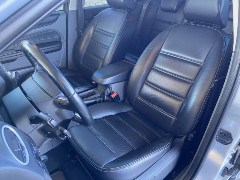 FORD - FOCUS - 2011/2012 - Prata - R$ 65.000,00