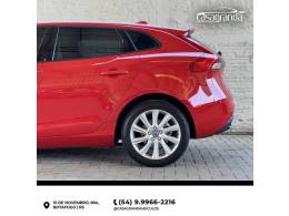 VOLVO - V40 - 2015/2015 - Vermelha - R$ 76.000,00
