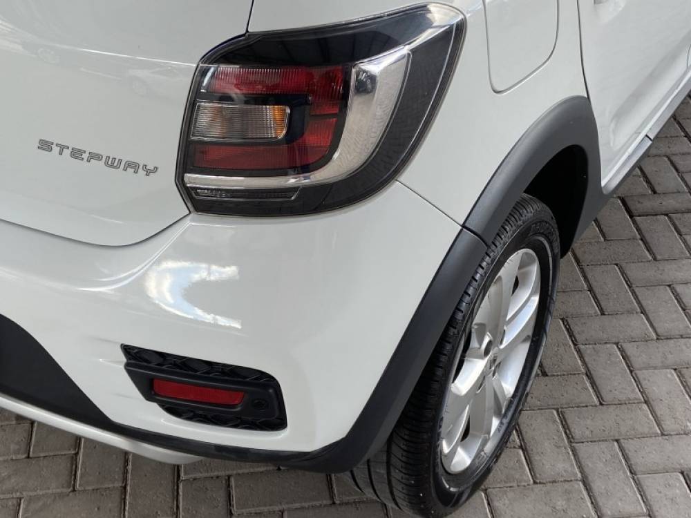 RENAULT - SANDERO - 2015/2016 - Branca - R$ 50.000,00