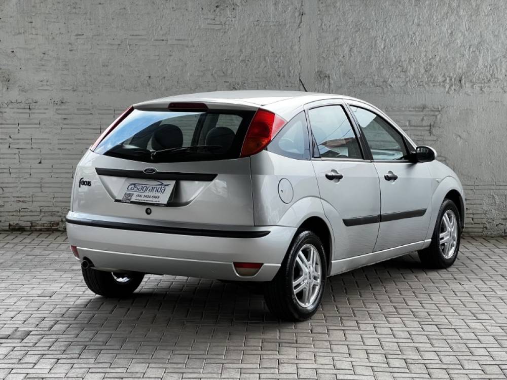 FORD - FOCUS - 2004/2003 - Prata - R$ 25.000,00