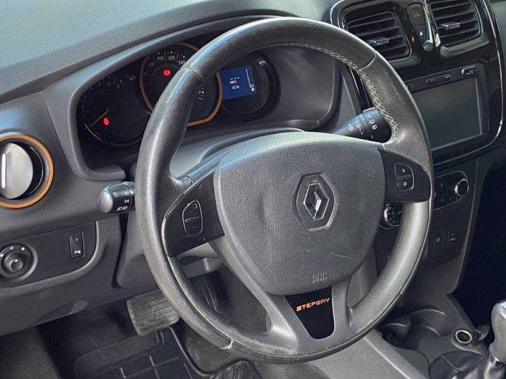 RENAULT - SANDERO - 2015/2016 - Branca - R$ 50.000,00