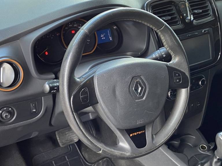 RENAULT - SANDERO - 2015/2016 - Branca - R$ 50.000,00