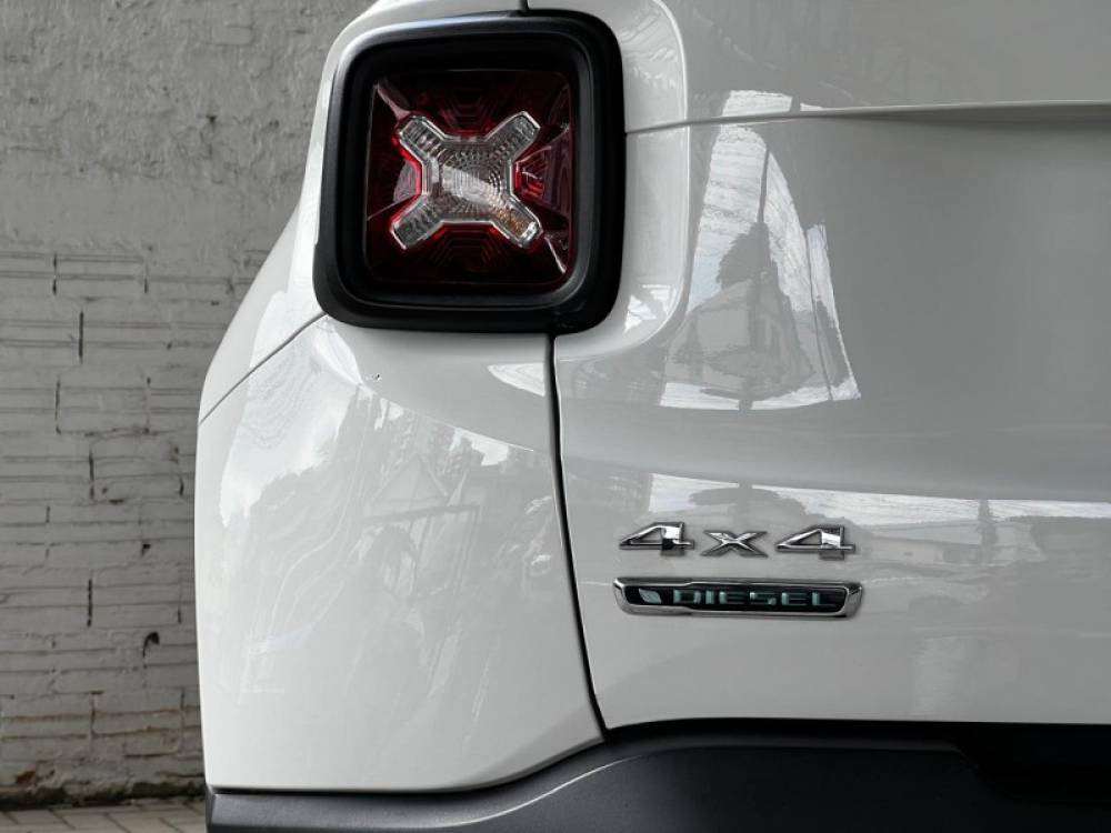 JEEP - RENEGADE - 2015/2016 - Branca - R$ 89.000,00