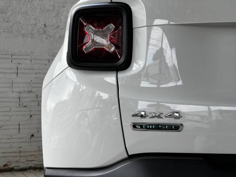 JEEP - RENEGADE - 2015/2016 - Branca - R$ 89.000,00