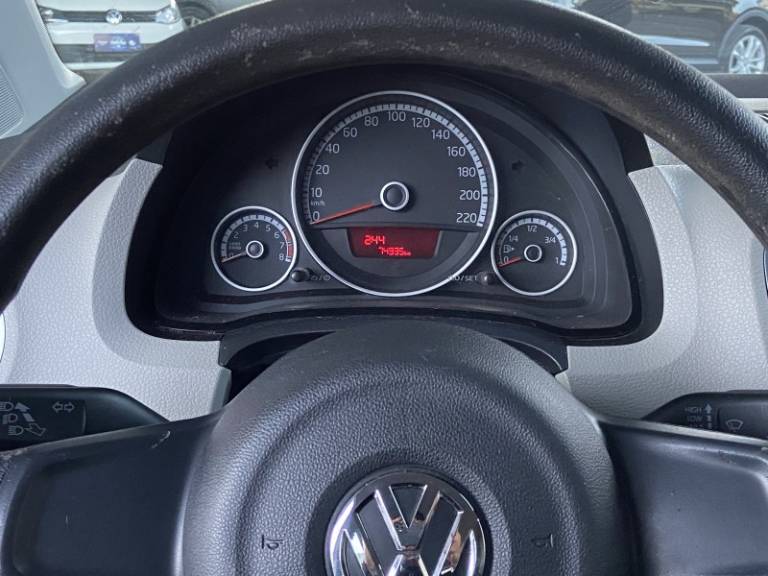 VOLKSWAGEN - UP - 2016/2017 - Vermelha - R$ 57.000,00