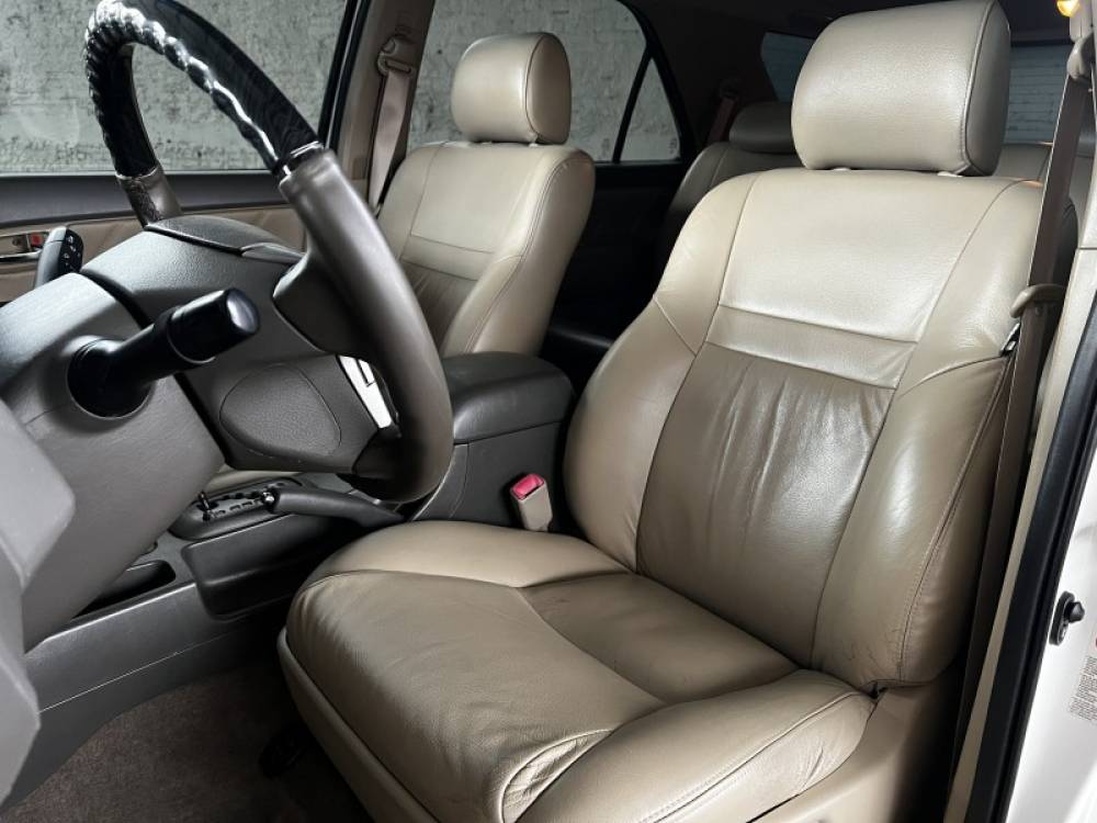 TOYOTA - HILUX SW4 - 2013/2013 - Branca - R$ 145.000,00