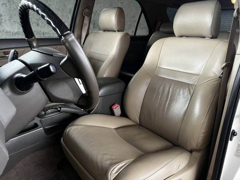 TOYOTA - HILUX SW4 - 2013/2013 - Branca - R$ 145.000,00