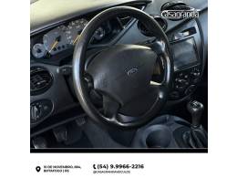 FORD - FOCUS - 2005/2005 - Branca - R$ 28.000,00
