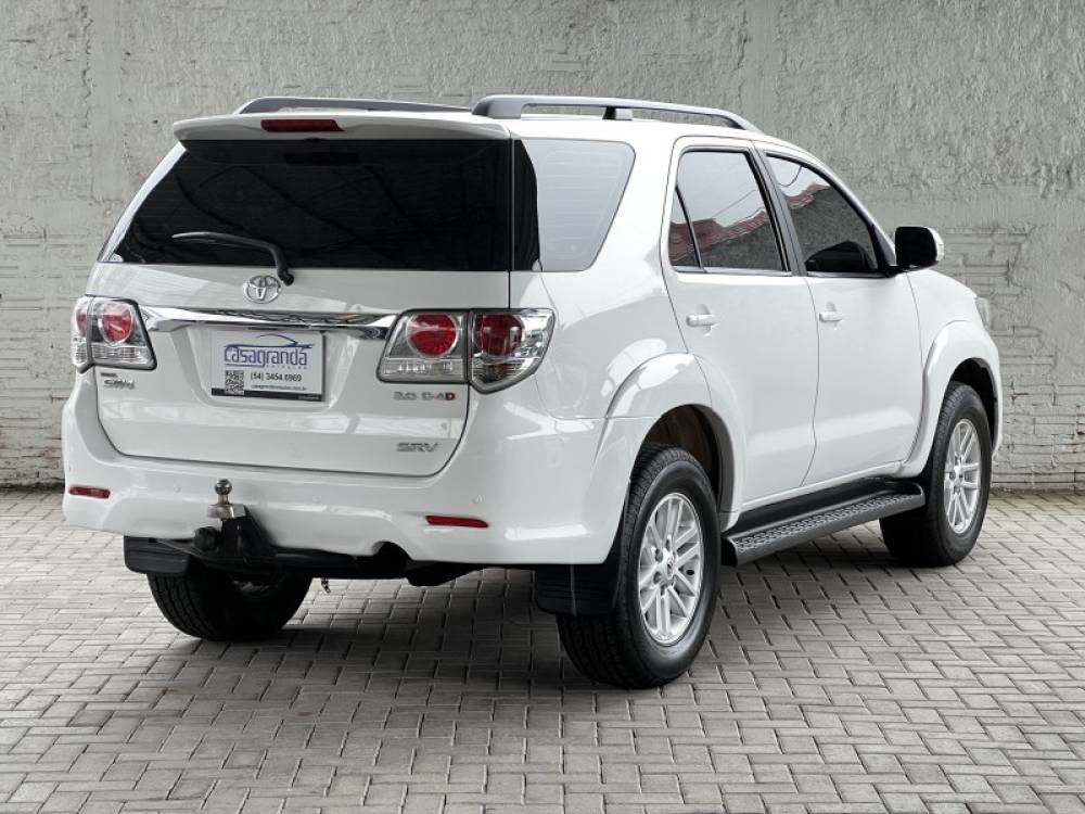 TOYOTA - HILUX SW4 - 2013/2013 - Branca - R$ 145.000,00