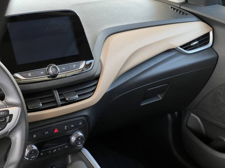 CHEVROLET - ONIX - 2023/2024 - Prata - R$ 97.000,00