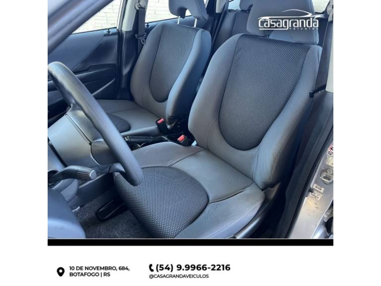 HONDA - FIT - 2006/2007 - Prata - R$ 35.000,00