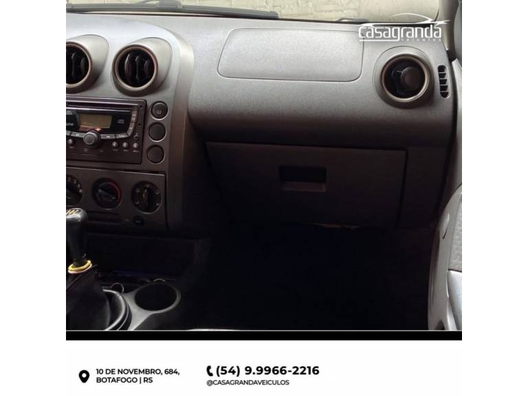 FORD - FIESTA - 2005/2005 - Branca - R$ 28.000,00