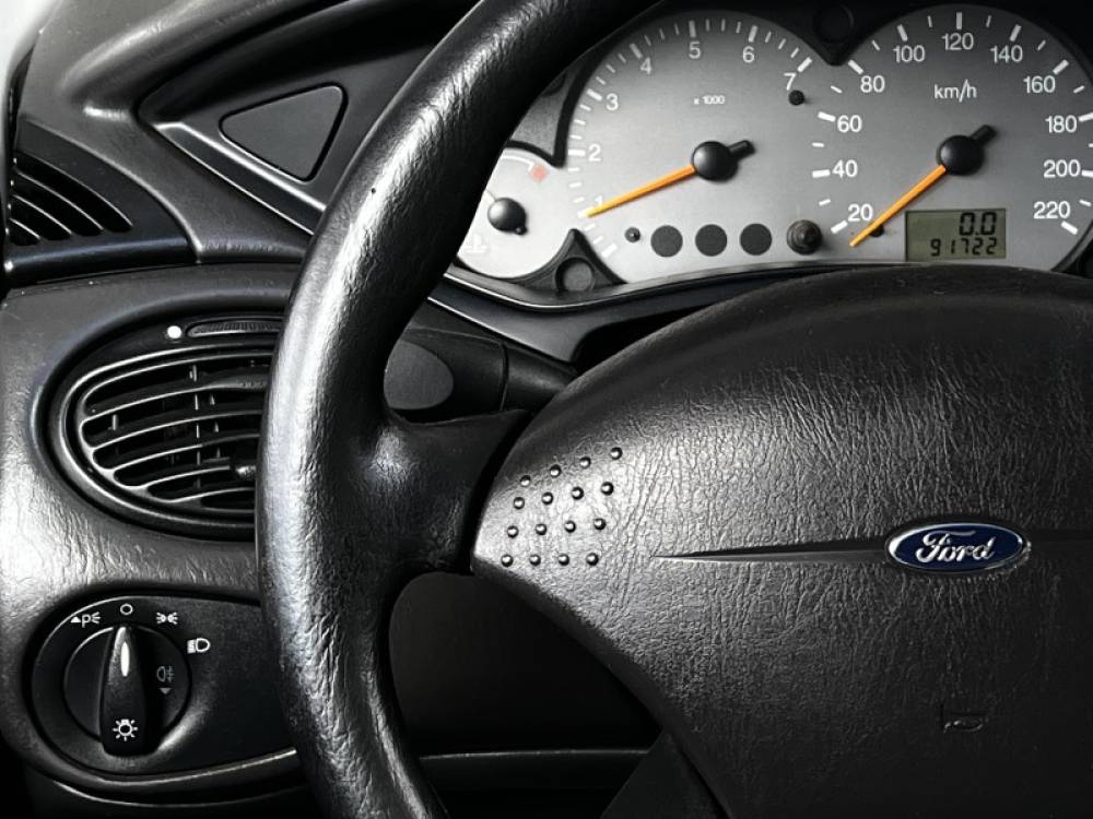 FORD - FOCUS - 2004/2003 - Prata - R$ 25.000,00