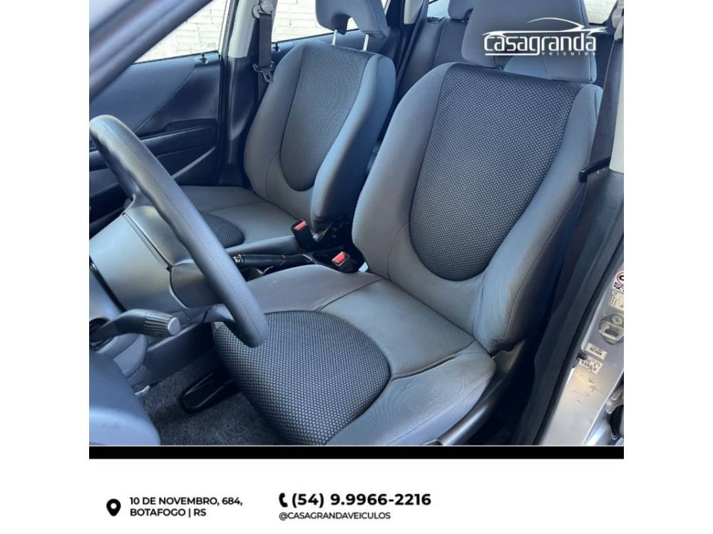 HONDA - FIT - 2006/2007 - Prata - R$ 35.000,00