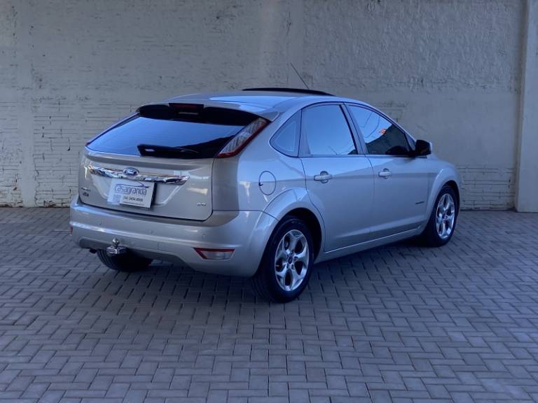FORD - FOCUS - 2011/2012 - Prata - R$ 65.000,00