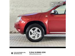 RENAULT - DUSTER - 2011/2012 - Vermelha - Sob Consulta