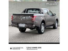 MITSUBISHI - L200 TRITON - 2017/2018 - Marrom - R$ 141.000,00