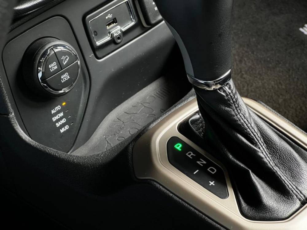 JEEP - RENEGADE - 2015/2016 - Branca - R$ 89.000,00