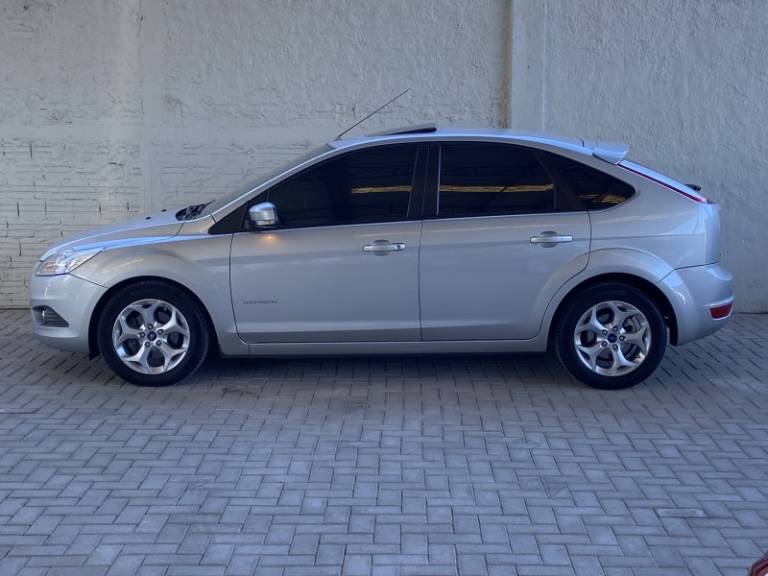 FORD - FOCUS - 2011/2012 - Prata - R$ 65.000,00