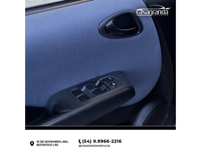 HONDA - FIT - 2006/2007 - Prata - R$ 35.000,00