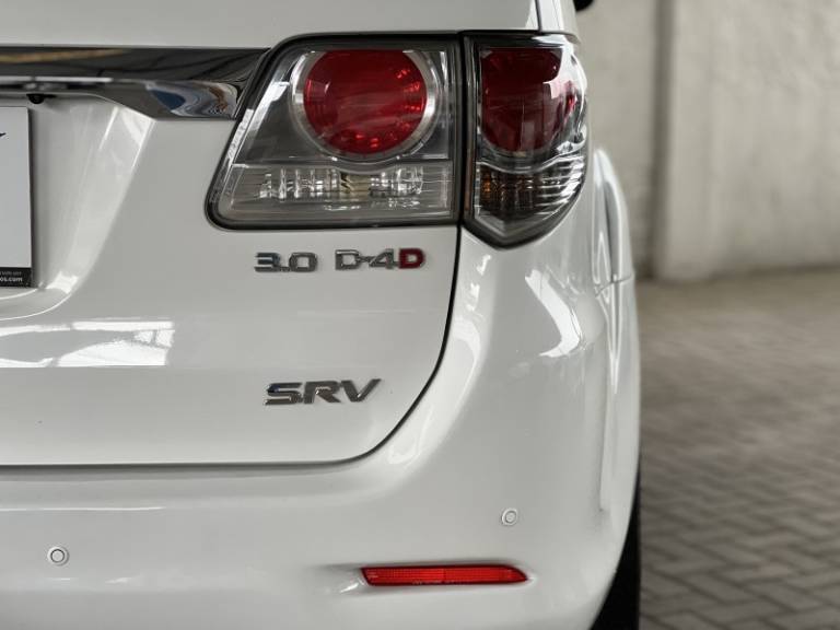 TOYOTA - HILUX SW4 - 2013/2013 - Branca - R$ 145.000,00