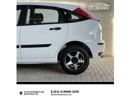 FORD - FOCUS - 2005/2005 - Branca - R$ 28.000,00