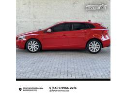 VOLVO - V40 - 2015/2015 - Vermelha - R$ 76.000,00