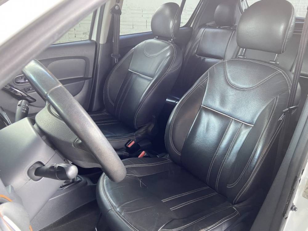 RENAULT - SANDERO - 2015/2016 - Branca - R$ 50.000,00