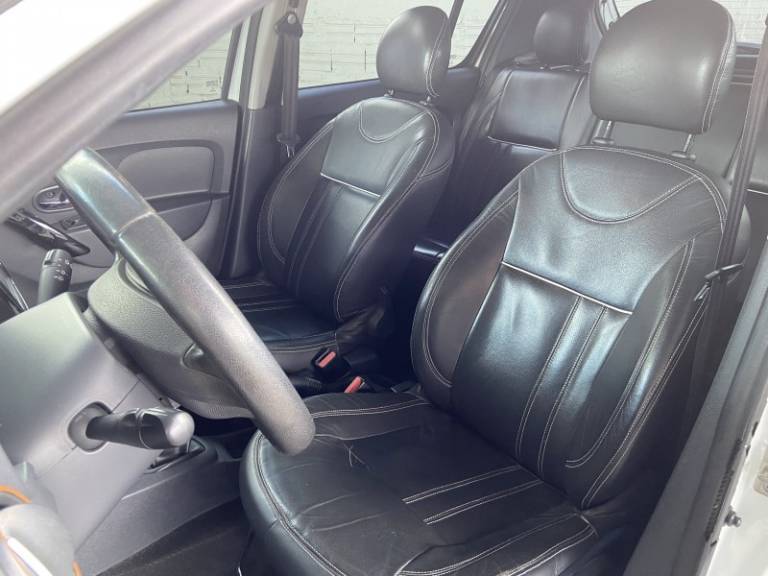RENAULT - SANDERO - 2015/2016 - Branca - R$ 50.000,00
