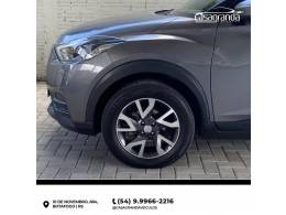 NISSAN - KICKS - 2018/2019 - Cinza - R$ 85.000,00
