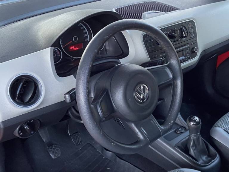 VOLKSWAGEN - UP - 2016/2017 - Vermelha - R$ 57.000,00