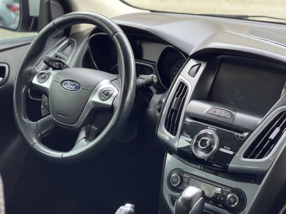 FORD - FOCUS - 2015/2015 - Branca - R$ 64.000,00