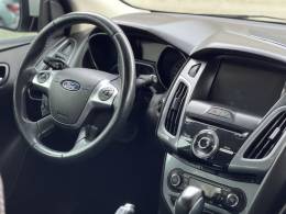 FORD - FOCUS - 2015/2015 - Branca - R$ 64.000,00