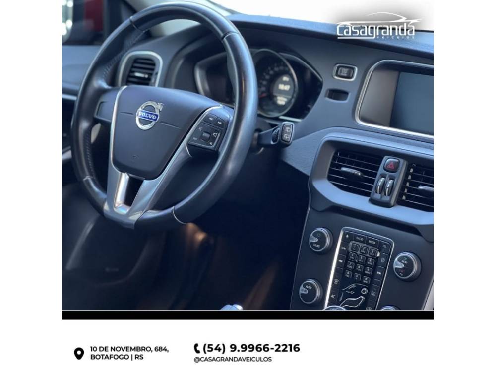 VOLVO - V40 - 2015/2015 - Vermelha - R$ 76.000,00