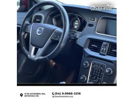 VOLVO - V40 - 2015/2015 - Vermelha - R$ 76.000,00