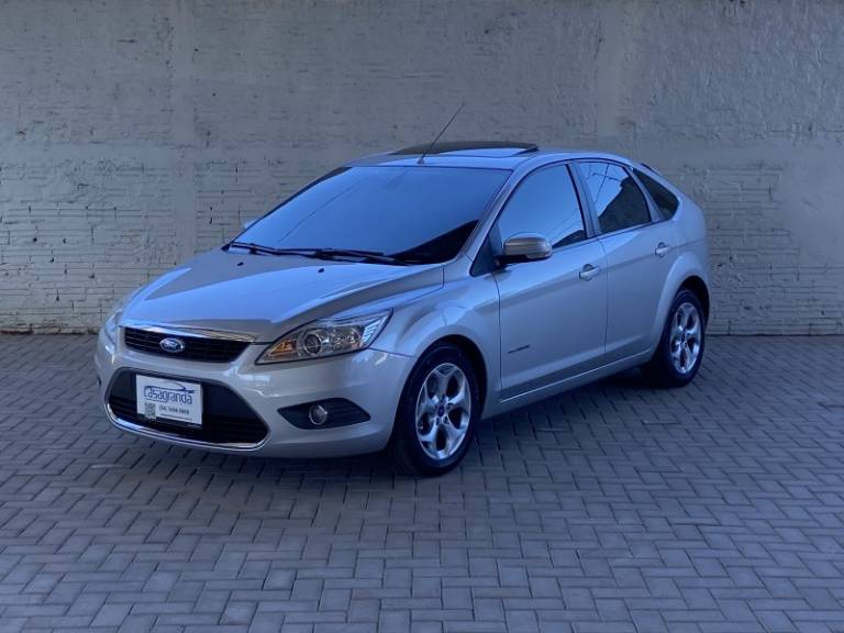 FORD - FOCUS - 2011/2012 - Prata - R$ 65.000,00