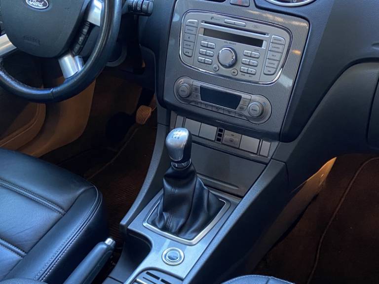 FORD - FOCUS - 2011/2012 - Prata - R$ 65.000,00