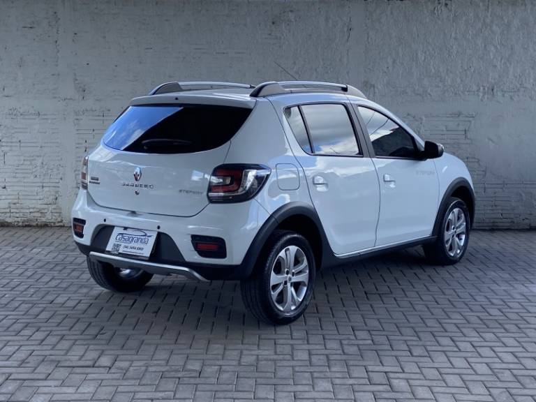 RENAULT - SANDERO - 2015/2016 - Branca - R$ 50.000,00